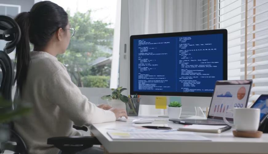 漾濞软件开发公司实战建议:网站赋能,为何必须接入支持机器人?